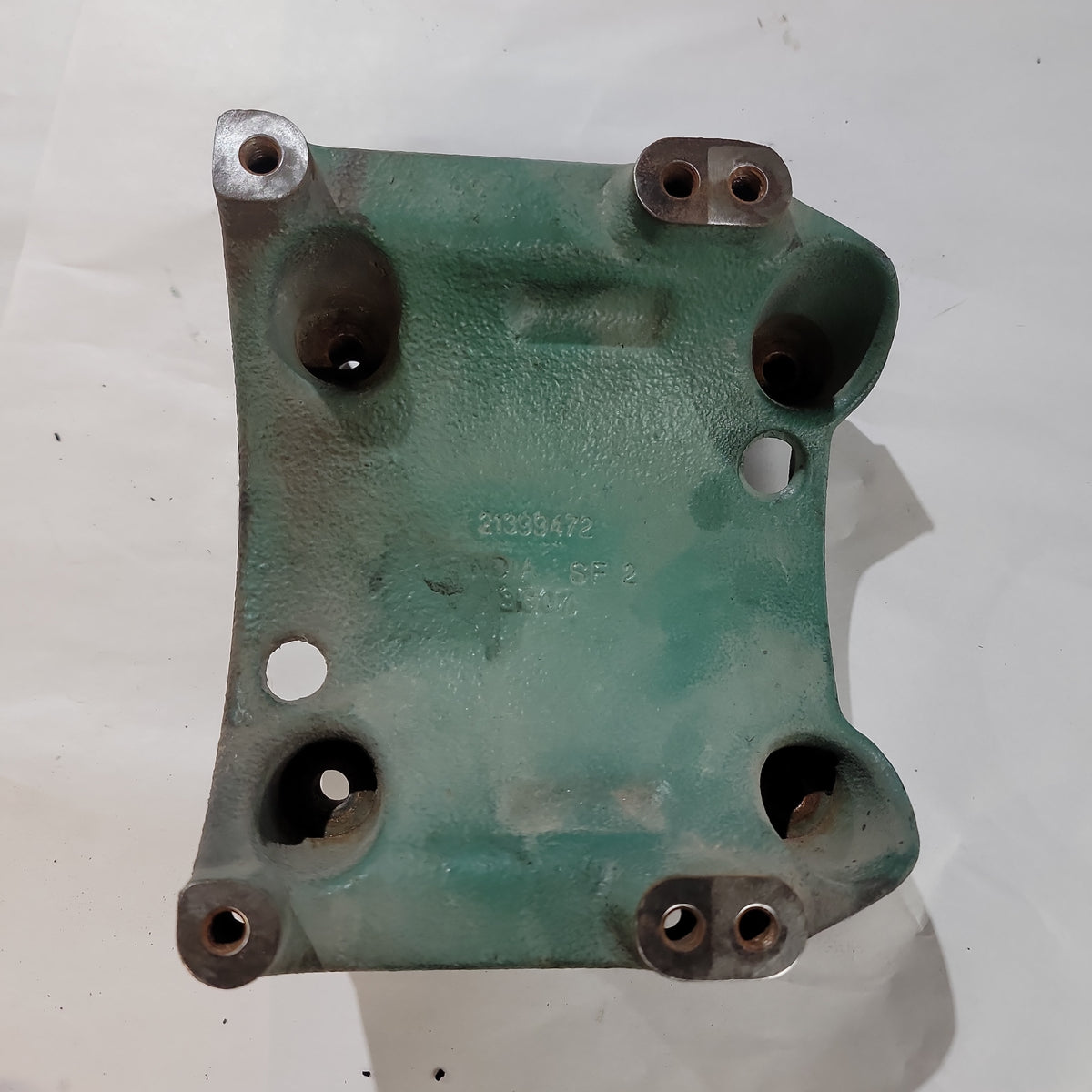 Volvo 21399472 VNL/D13 Alternator bracket | Used │ Volvo 