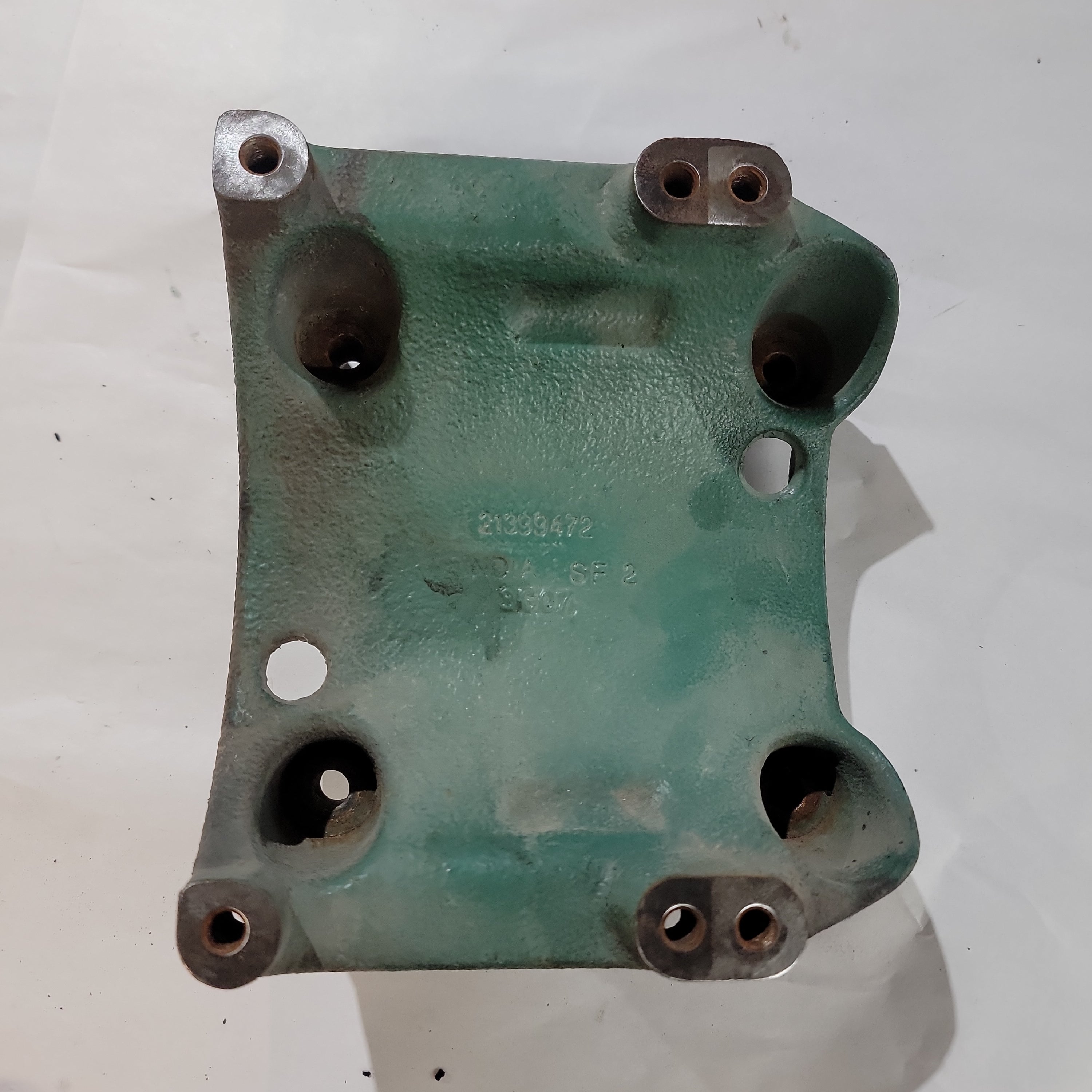 Volvo 21399472 VNL/D13 Alternator bracket | Used │ Volvo 