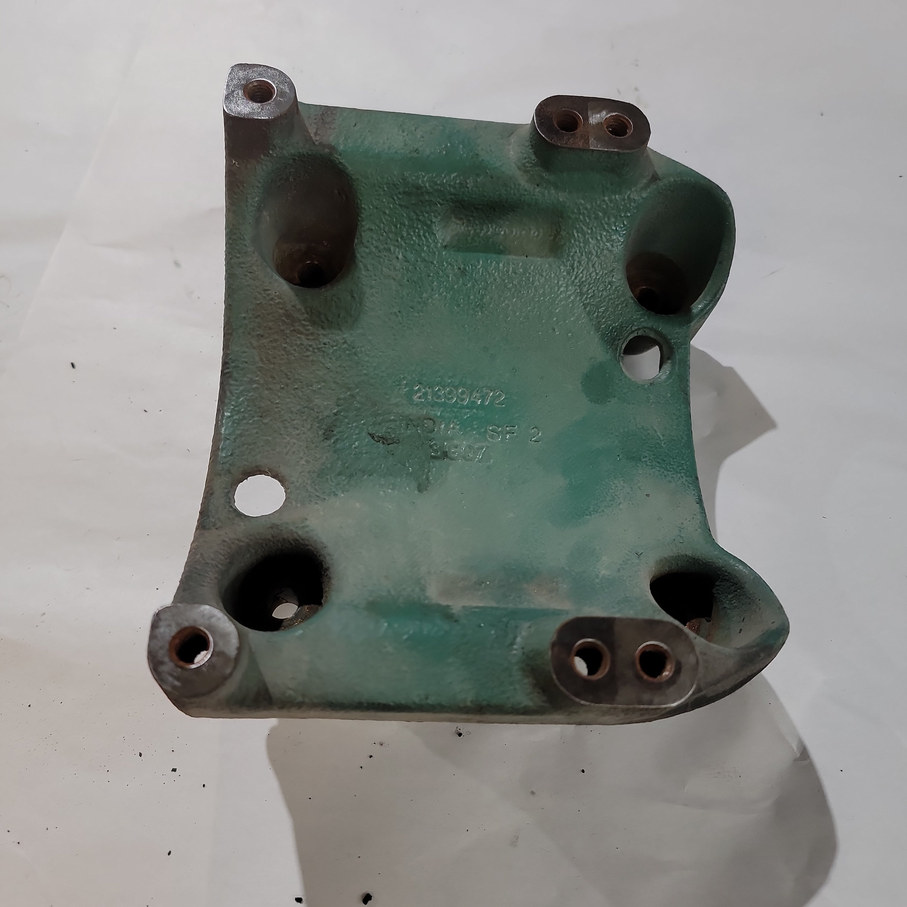 Volvo 21399472 VNL/D13 Alternator bracket | Used │ Volvo 