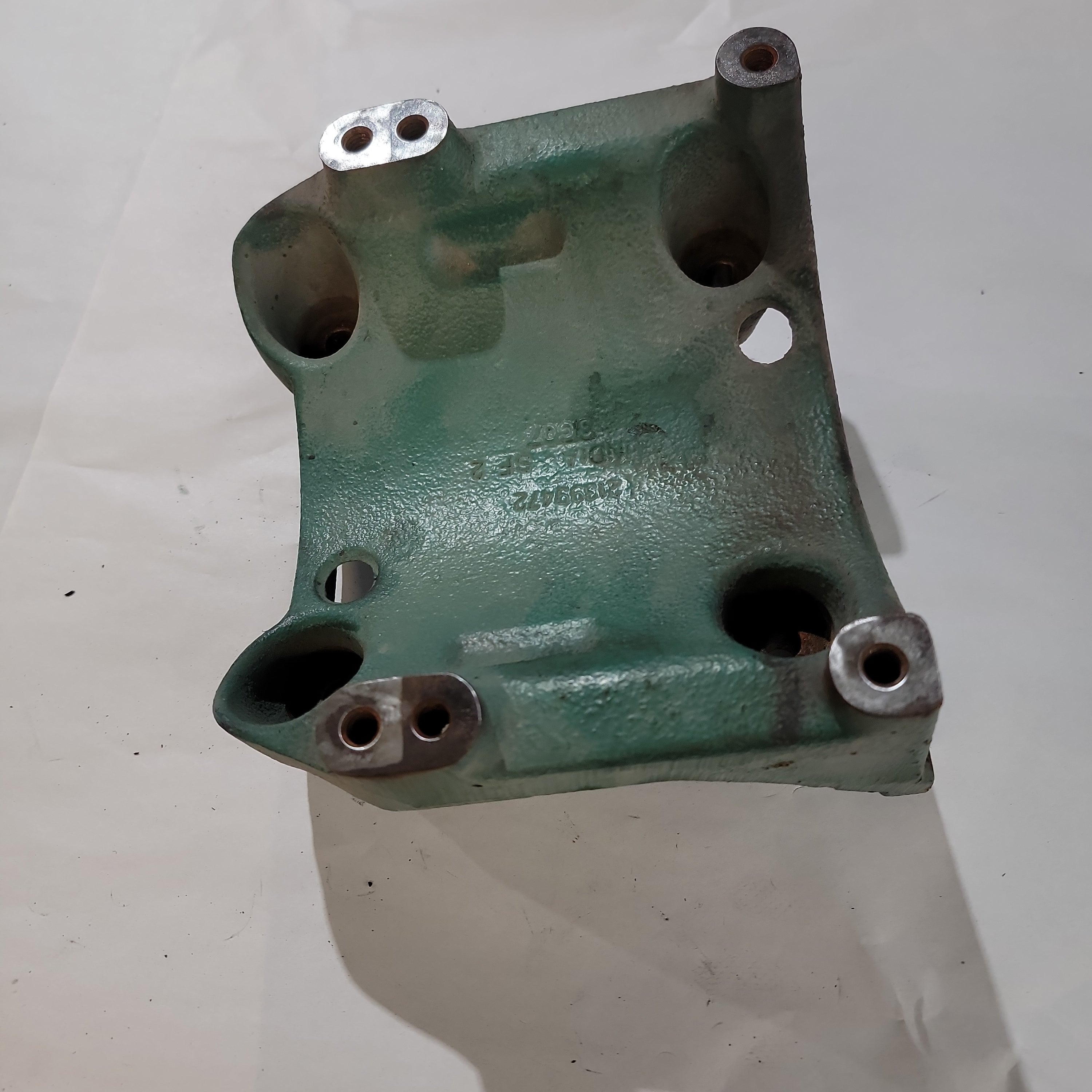Volvo 21399472 VNL/D13 Alternator bracket | Used │ Volvo 