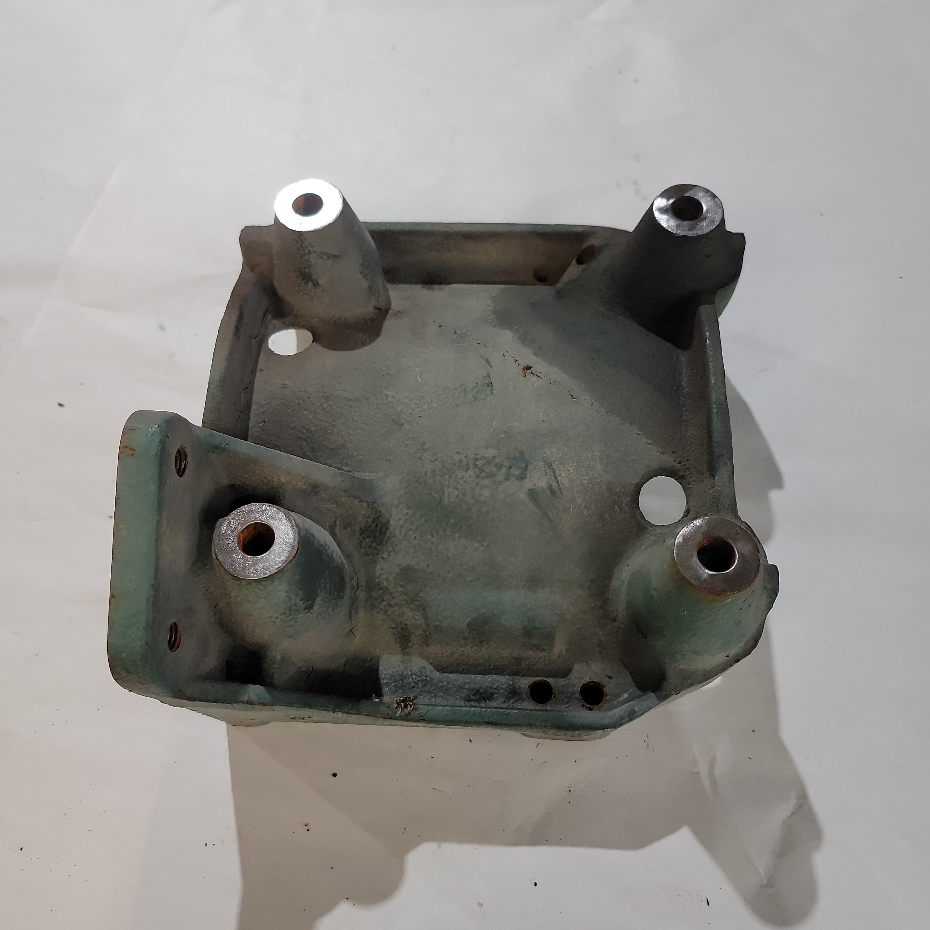 Volvo 21399472 VNL/D13 Alternator bracket | Used │ Volvo 