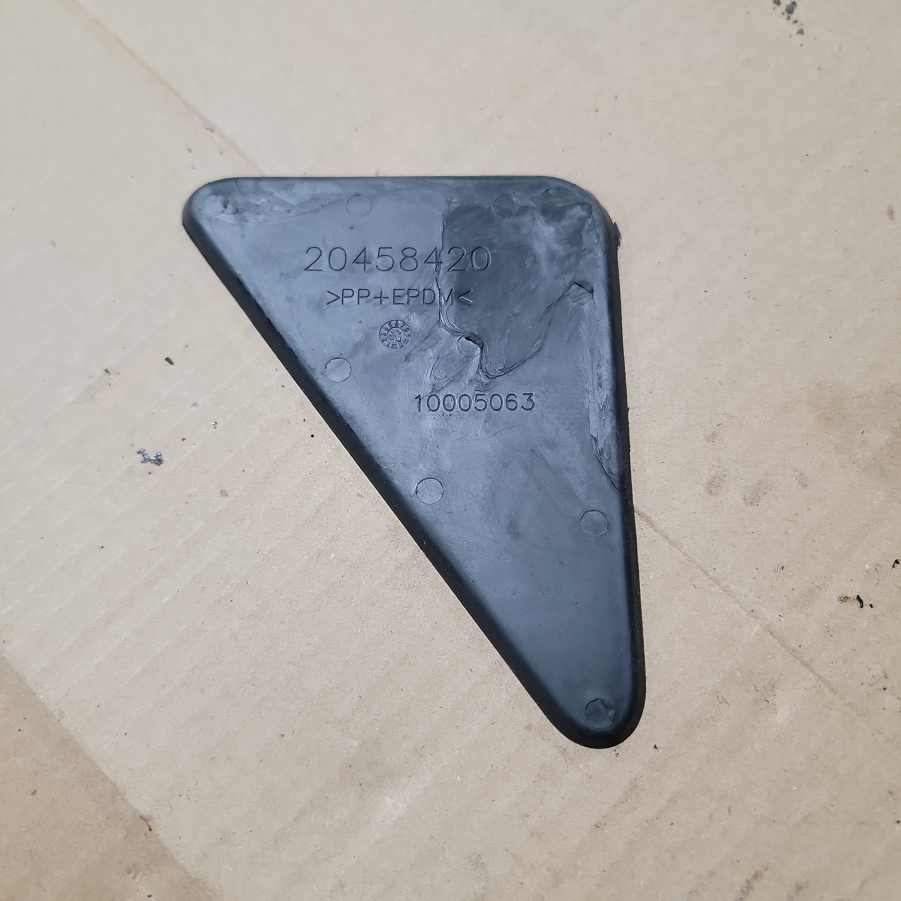 Volvo 20458420 Pad for Volvo VNL | Used │ Volvo 