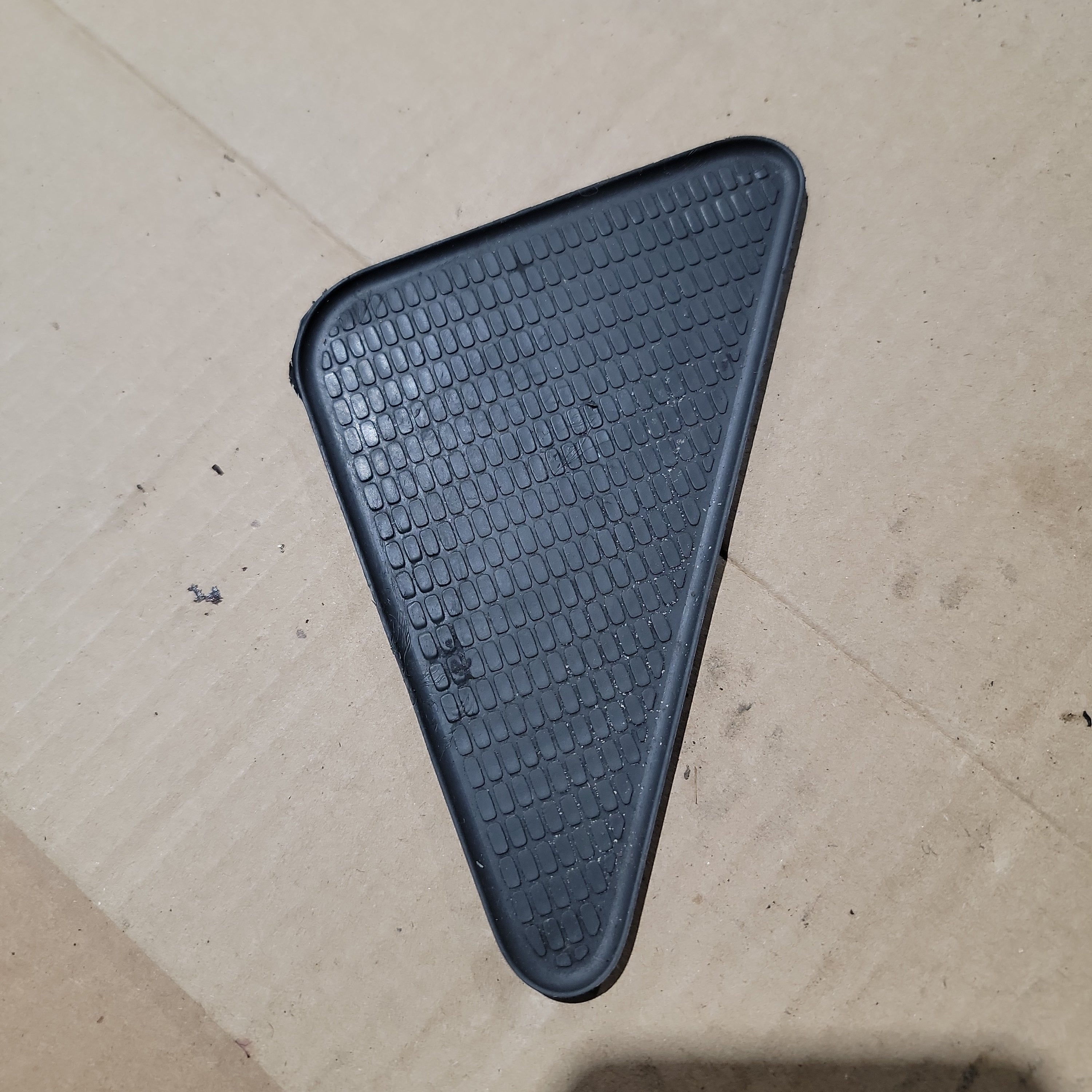 Volvo 20458420 Pad for Volvo VNL | Used │ Volvo 