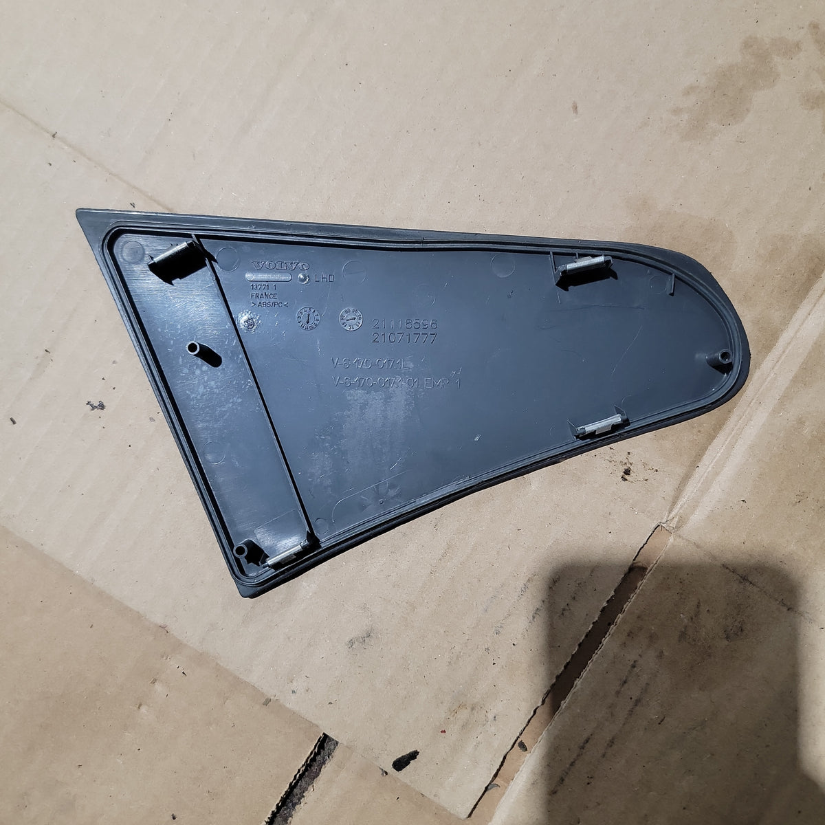 Volvo 21118596 Cover Panel for Volvo VNL | Used │ Volvo 