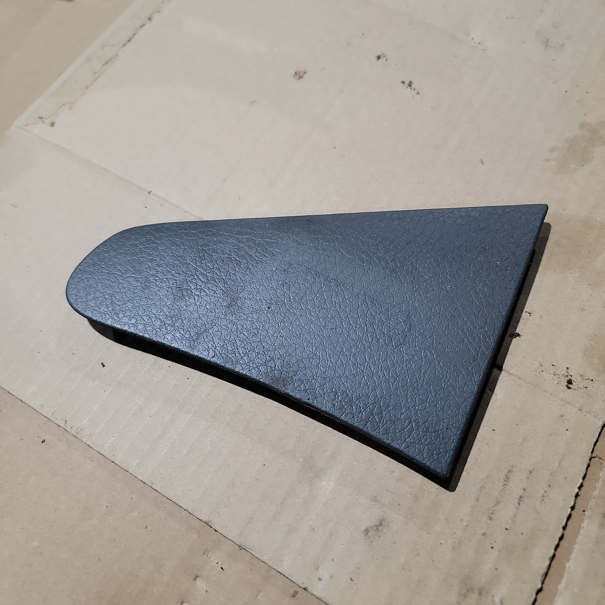 Volvo 21118596 Cover Panel for Volvo VNL | Used │ Volvo 