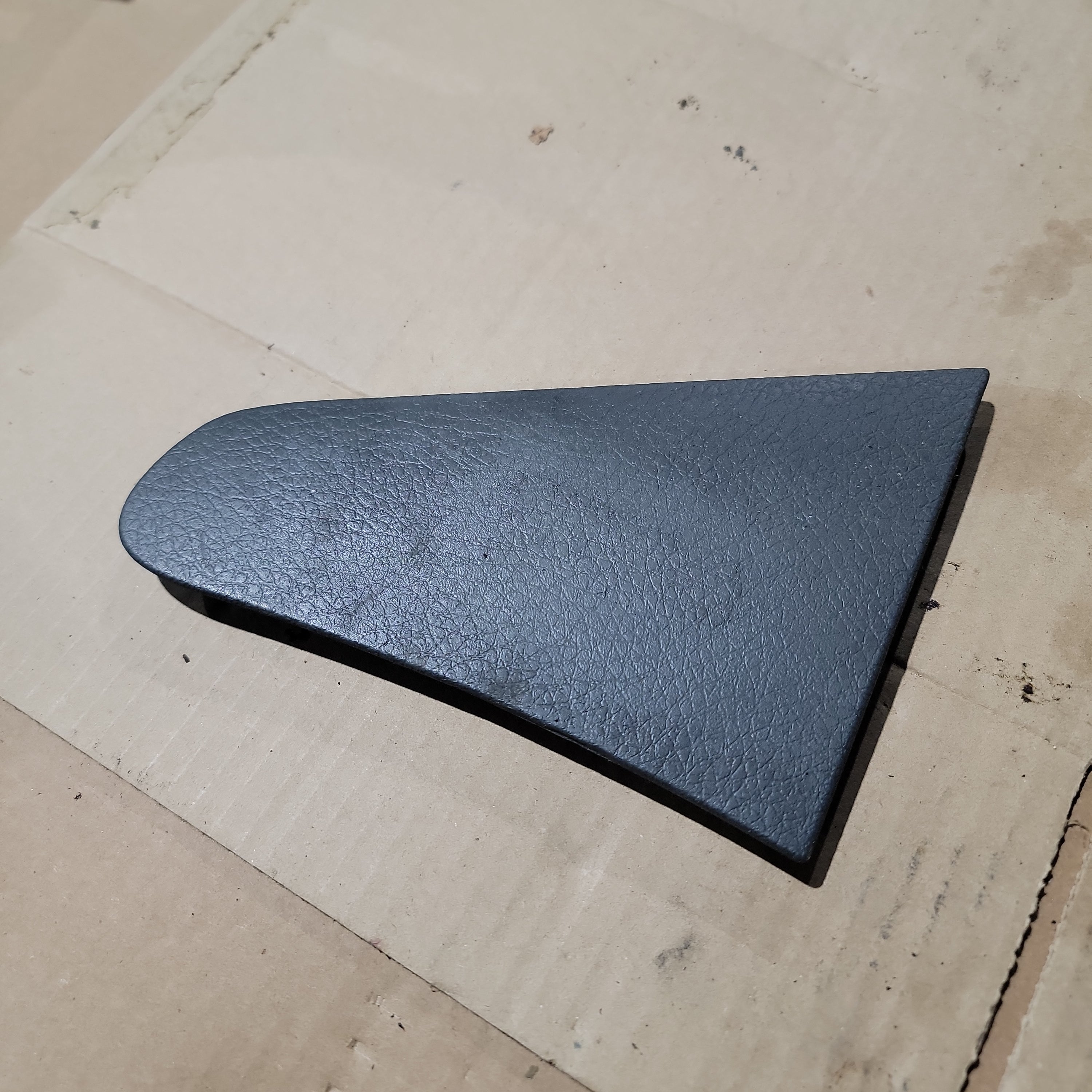 Volvo 21118596 Cover Panel for Volvo VNL | Used │ Volvo 