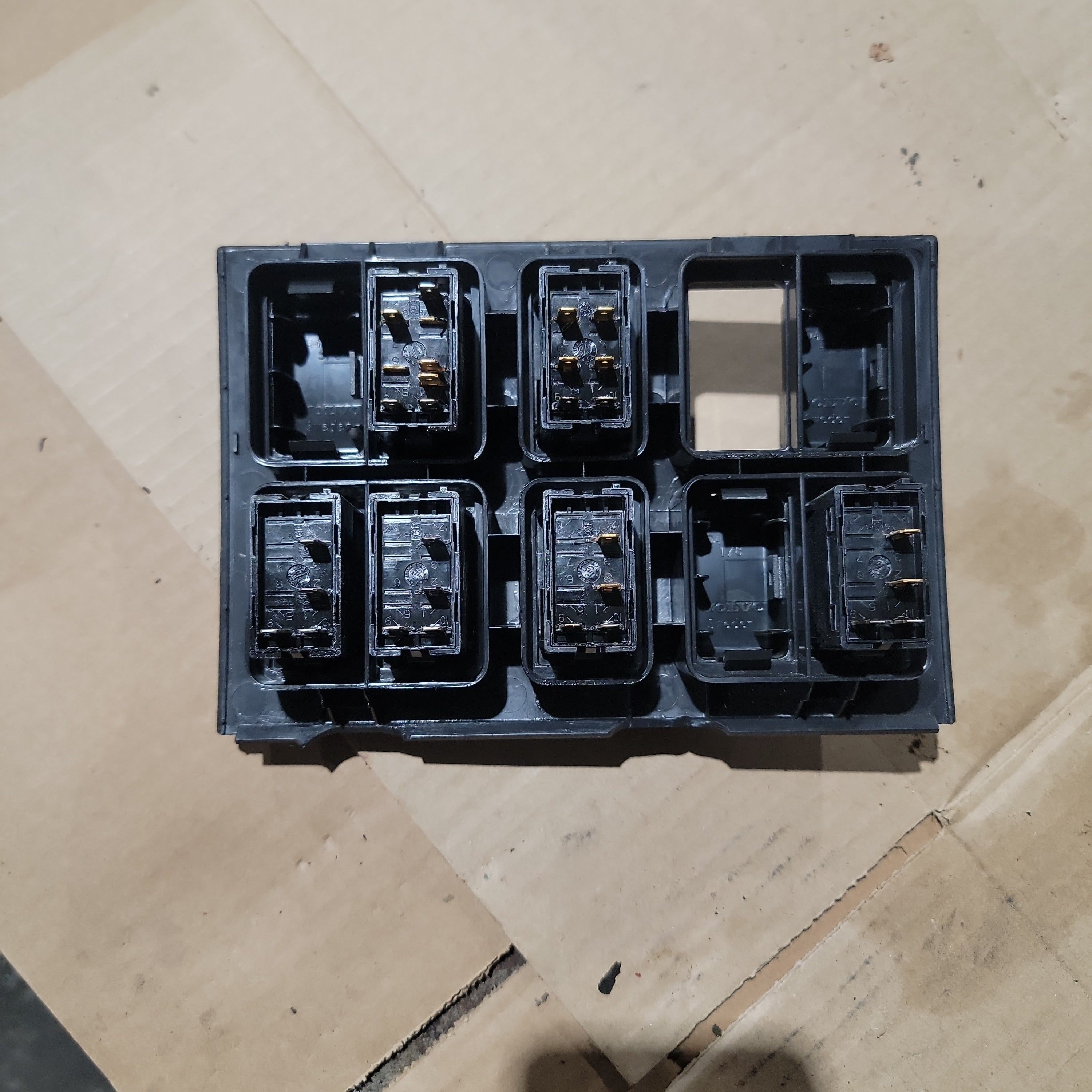 Volvo 3175601 Switch Panel For Volvo VNL | Used │ Volvo 