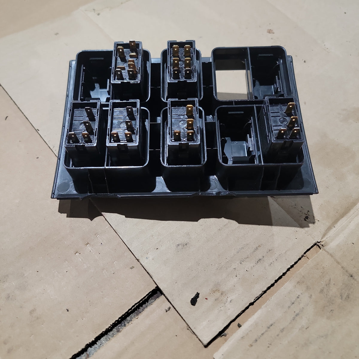 Volvo 3175601 Switch Panel For Volvo VNL | Used │ Volvo 
