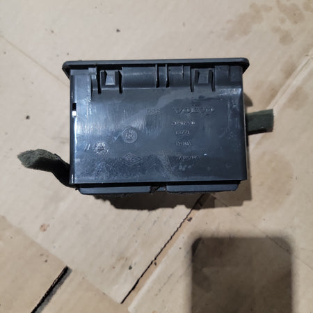 Volvo 21911930 Air Vent for Volvo VNL | Used │ Volvo 