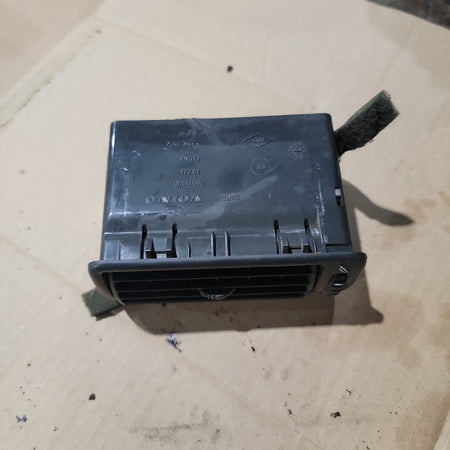 Volvo 21911930 Air Vent for Volvo VNL | Used │ Volvo 