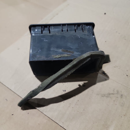 Volvo 21911930 Air Vent for Volvo VNL | Used │ Volvo 