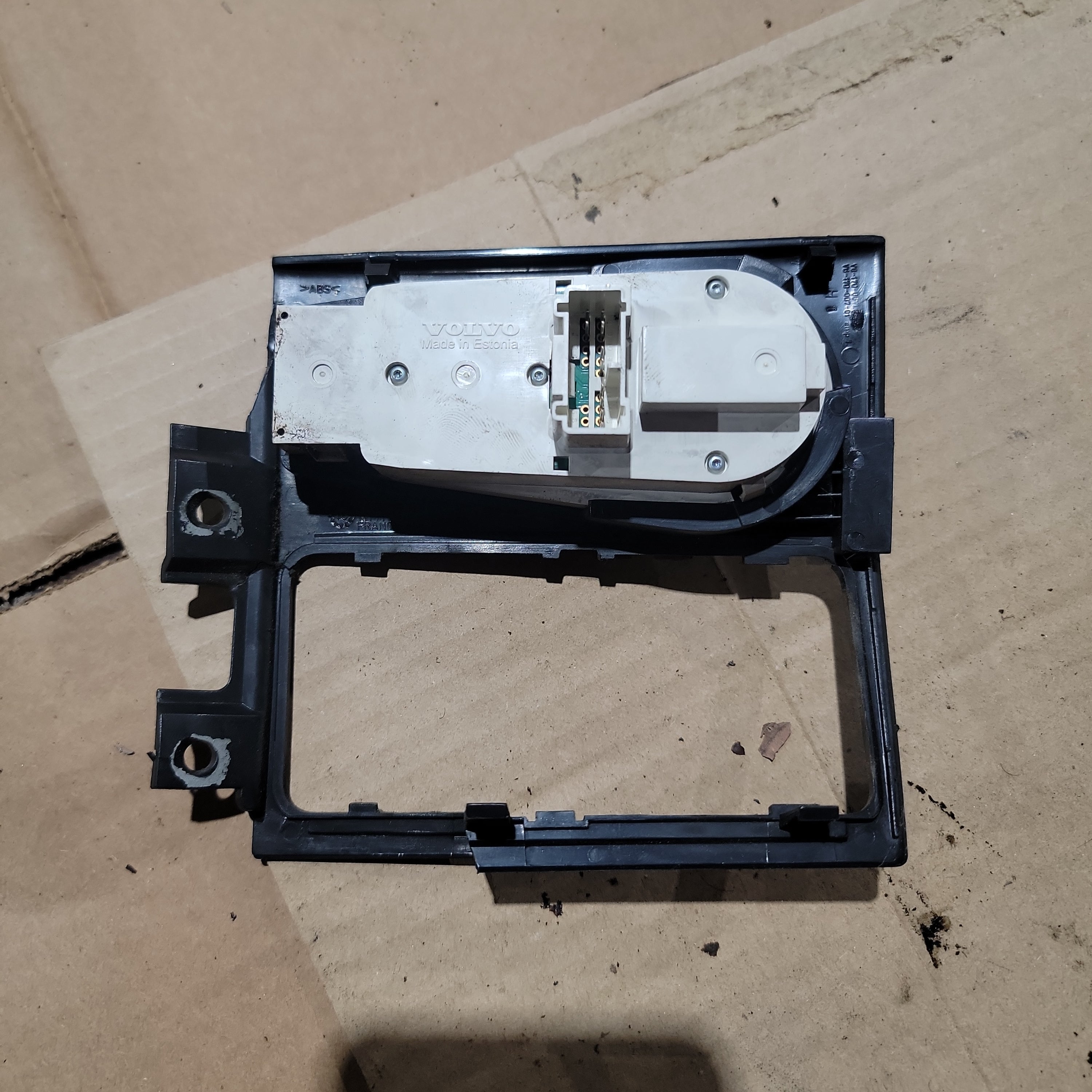 Volvo 3175581 Headlight Switch for Volvo VNL | Used │ Volvo 