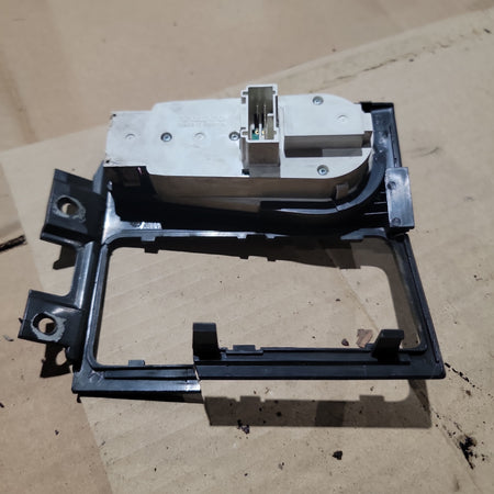 Volvo 3175581 Headlight Switch for Volvo VNL | Used │ Volvo 