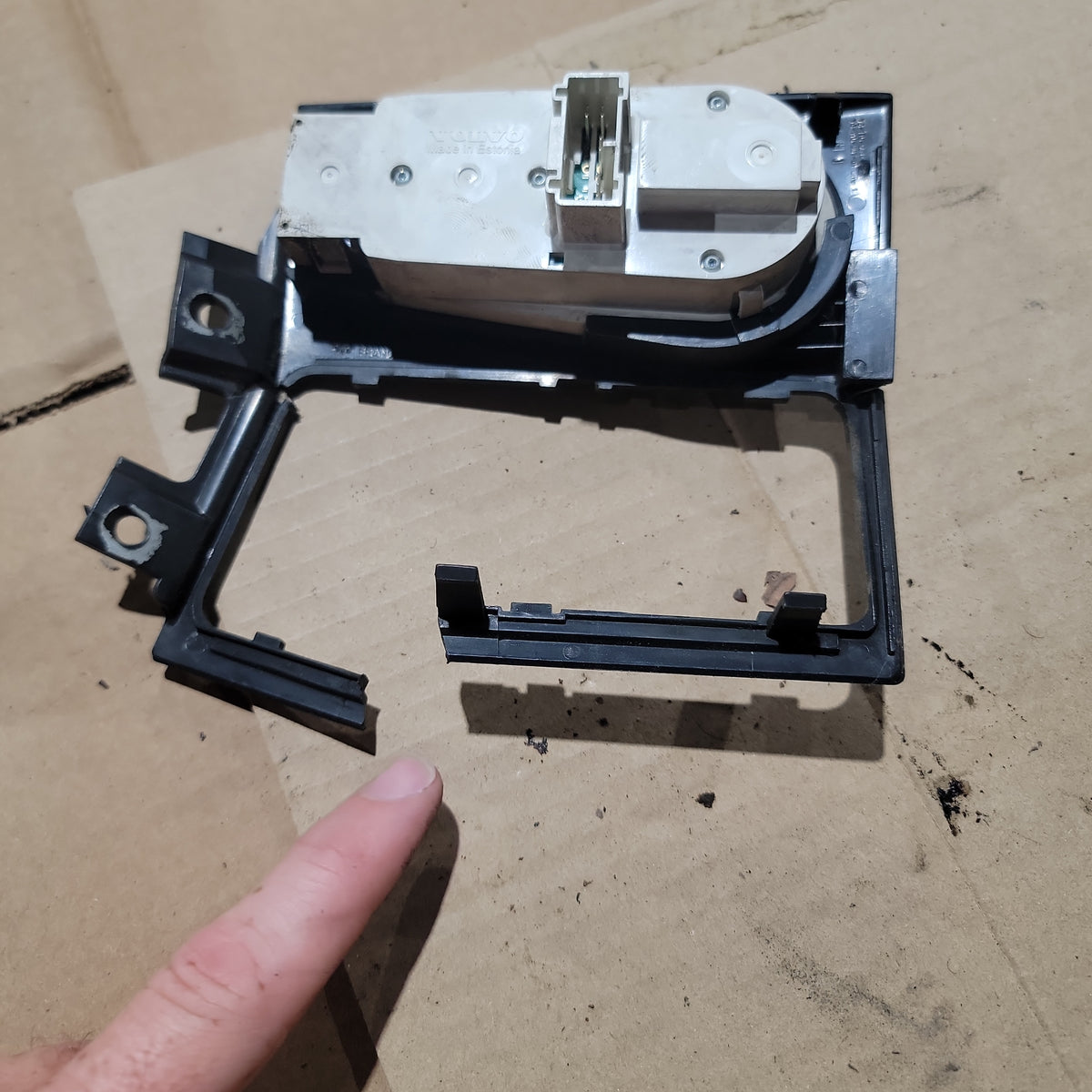 Volvo 3175581 Headlight Switch for Volvo VNL | Used │ Volvo 