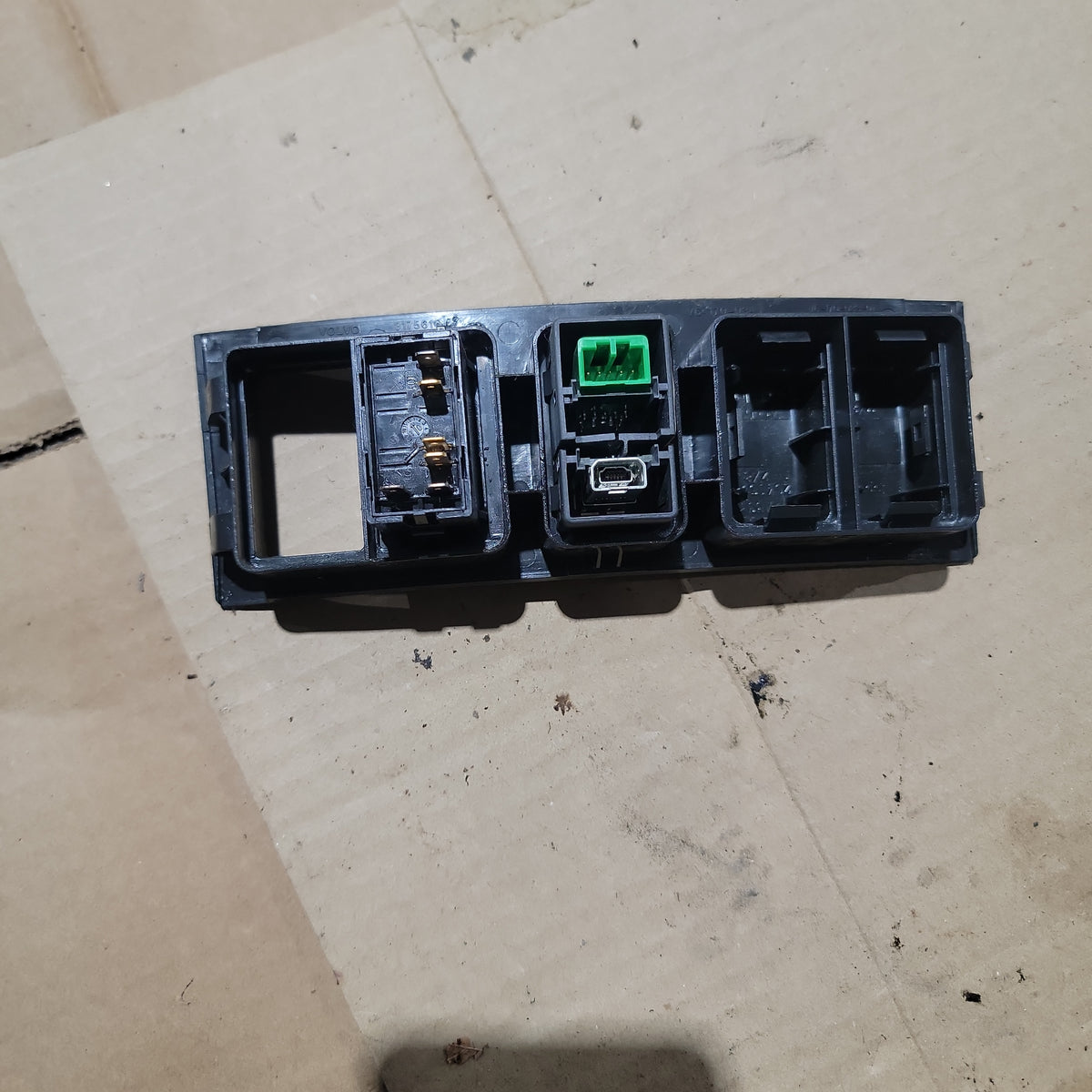 Volvo 3175616 Dash Switch Panel for Volvo VNL | Used │ Volvo 