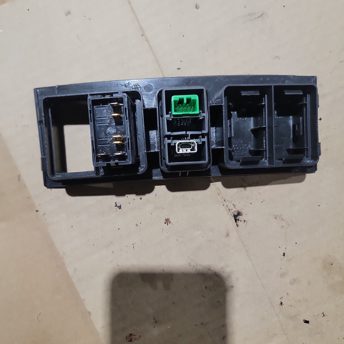 Volvo 3175616 Dash Switch Panel for Volvo VNL | Used │ Volvo 