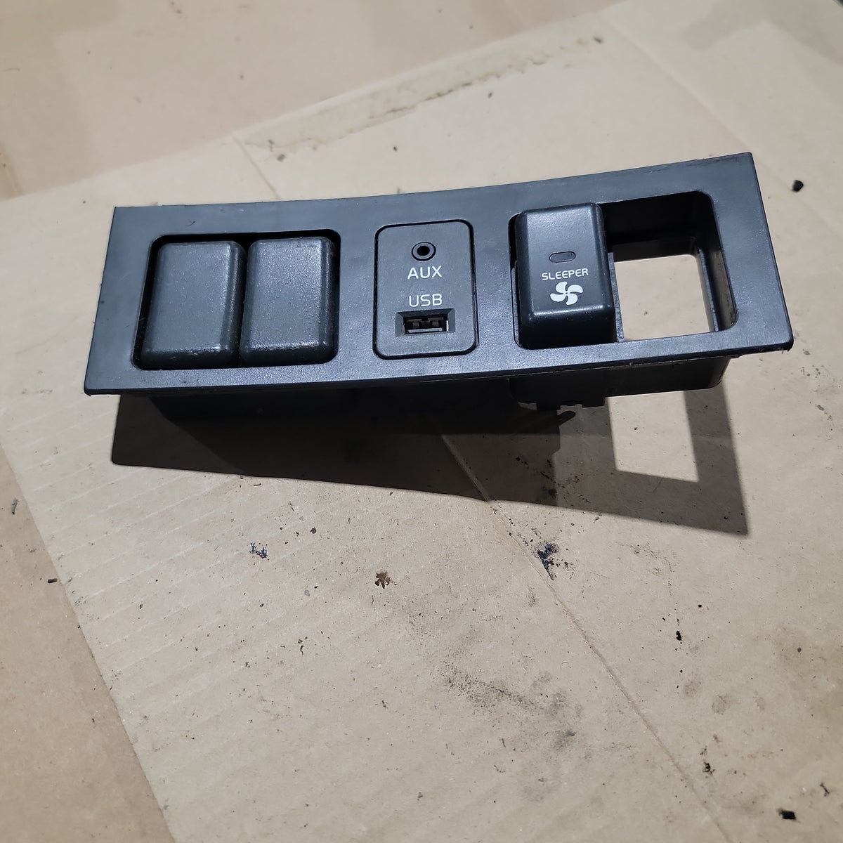 Volvo 3175616 Dash Switch Panel for Volvo VNL | Used │ Volvo 
