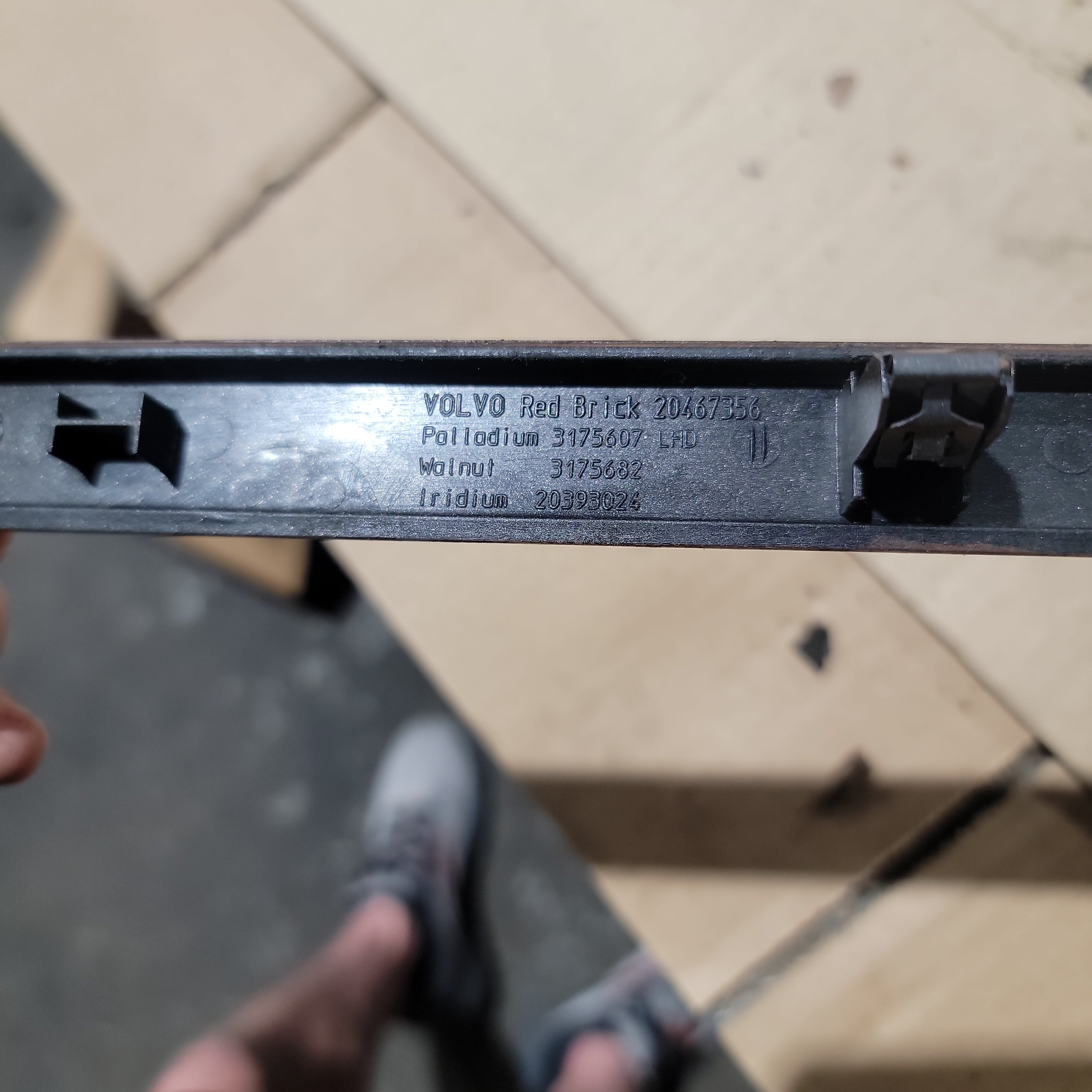 Volvo 20467356 Dash Trim for Volvo VNL | Used │ Volvo 