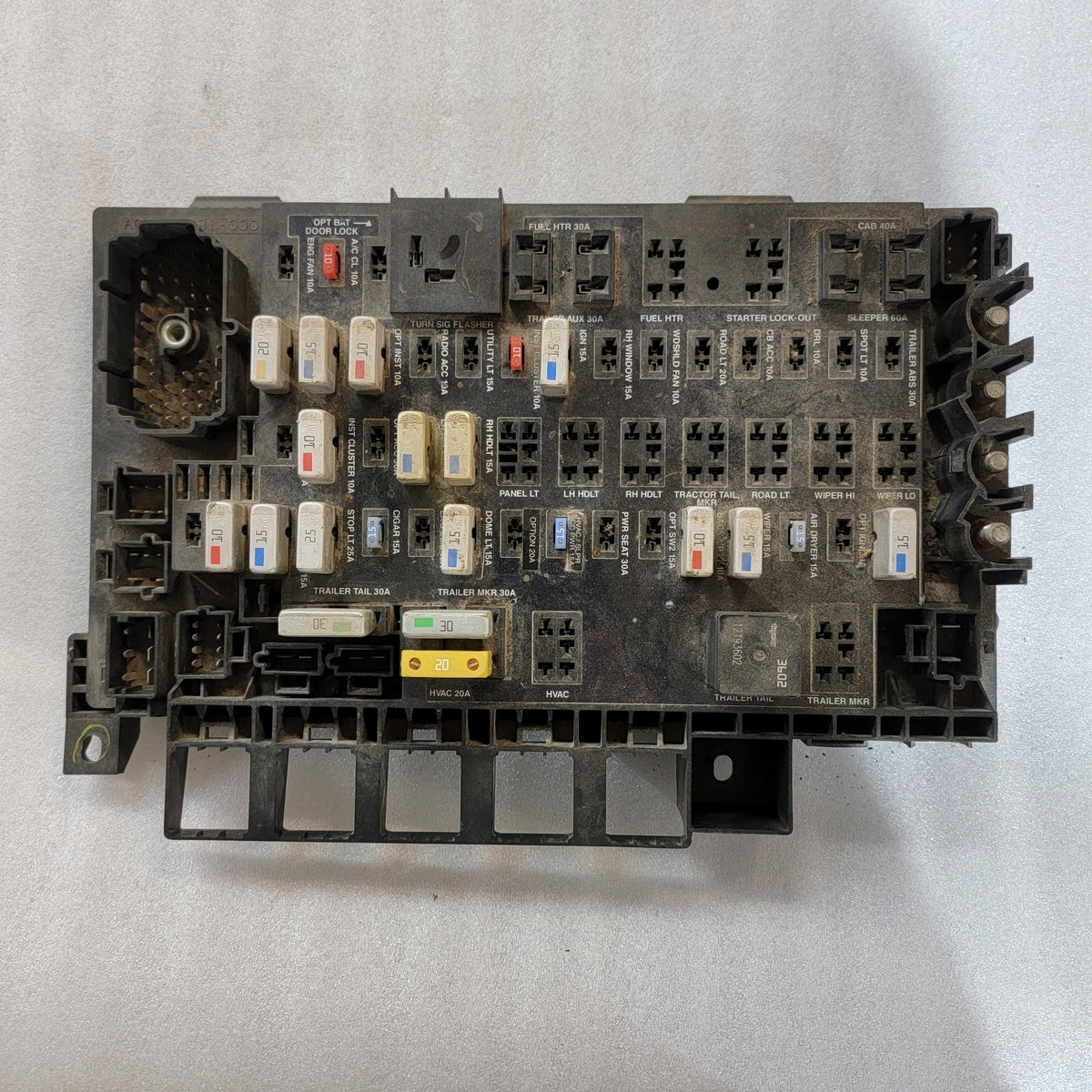 Freightliner A06-40943-000 Power Distribution Module │ Freightliner 