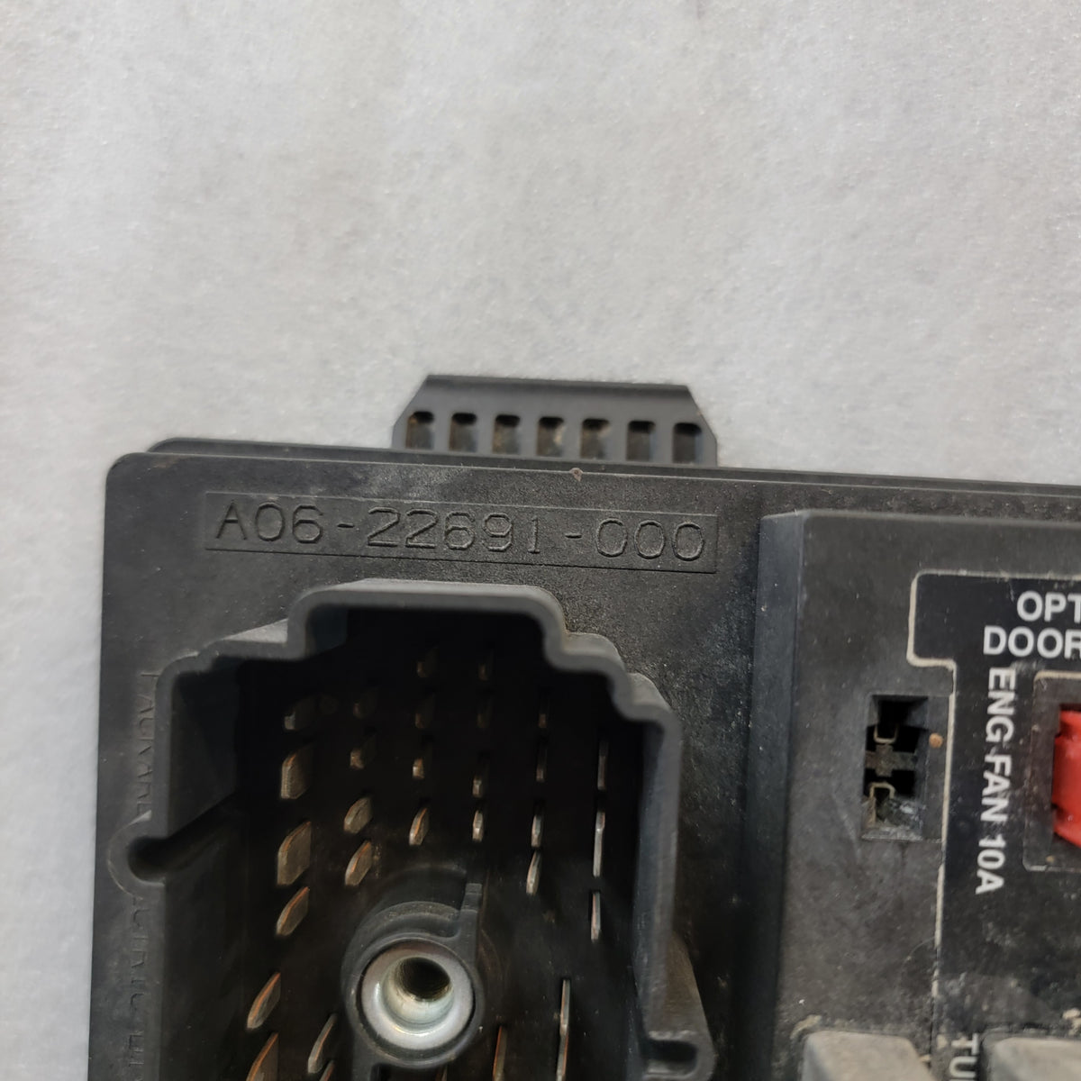 Freightliner A06-40943-000 Power Distribution Module │ Freightliner 