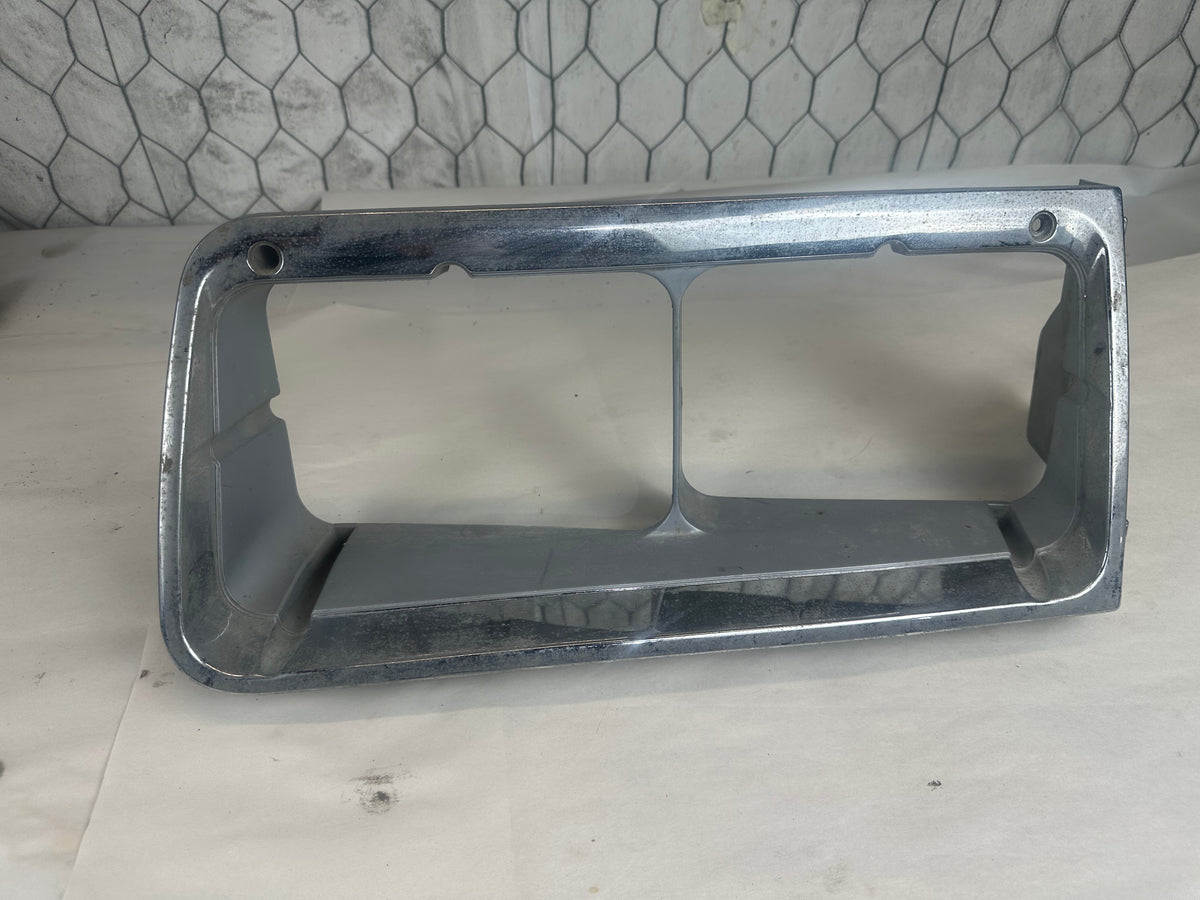 Used Freightliner Headlight Bezel 06-15233-000│ LH Side │ Freightliner 