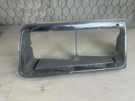 Used Freightliner Headlight Bezel 06-15233-000│ LH Side │ Freightliner 