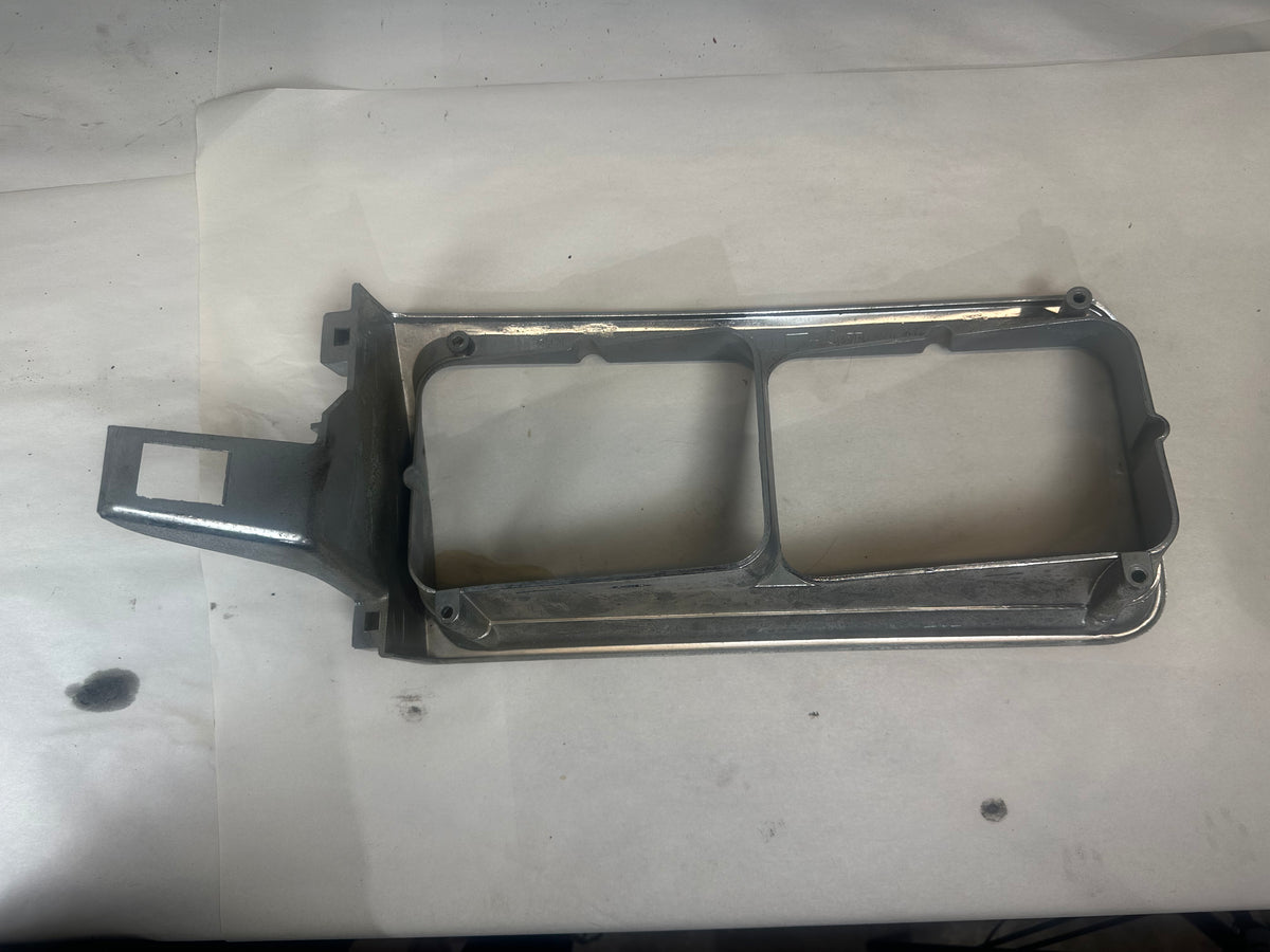 Used Freightliner Headlight Bezel 06-15233-000│ LH Side │ Freightliner 