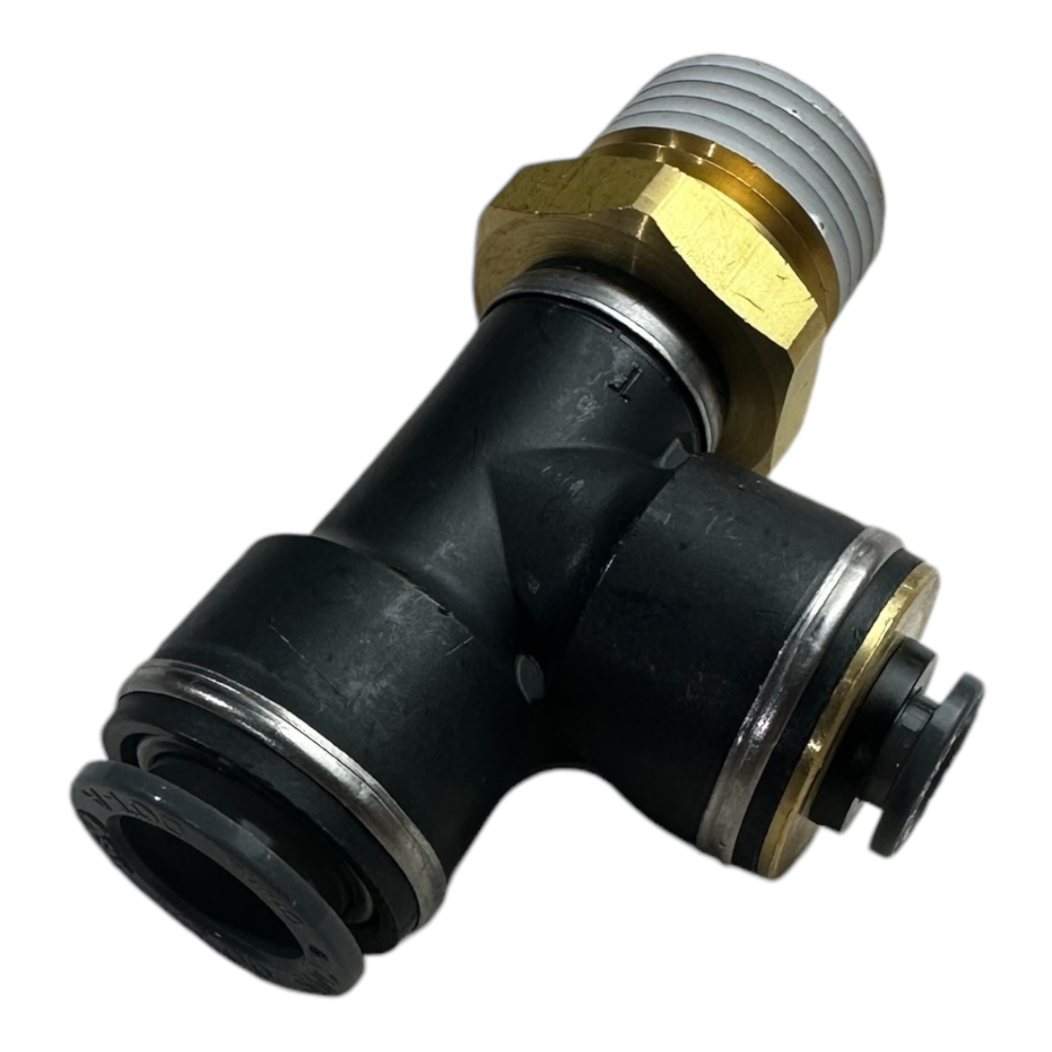 Top angle of Automann 177.117184D push-to-connect tee with brass NPT thread upward and tube ports below